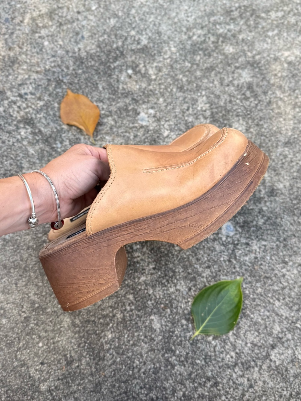Vintage Candie’s Tan Leather Platform Mule Clogs | Size 9 | Fall Statement